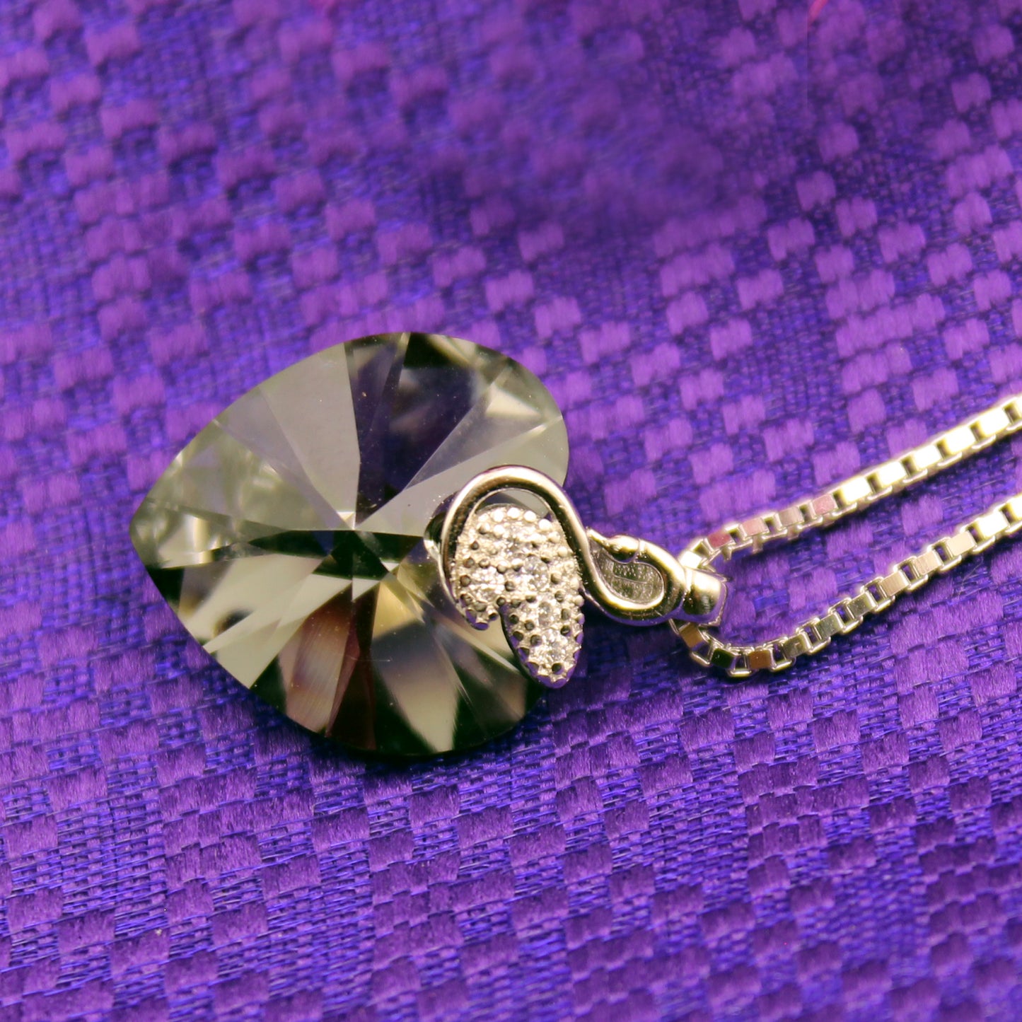 A Silver Cristal Heart Shape Necklace