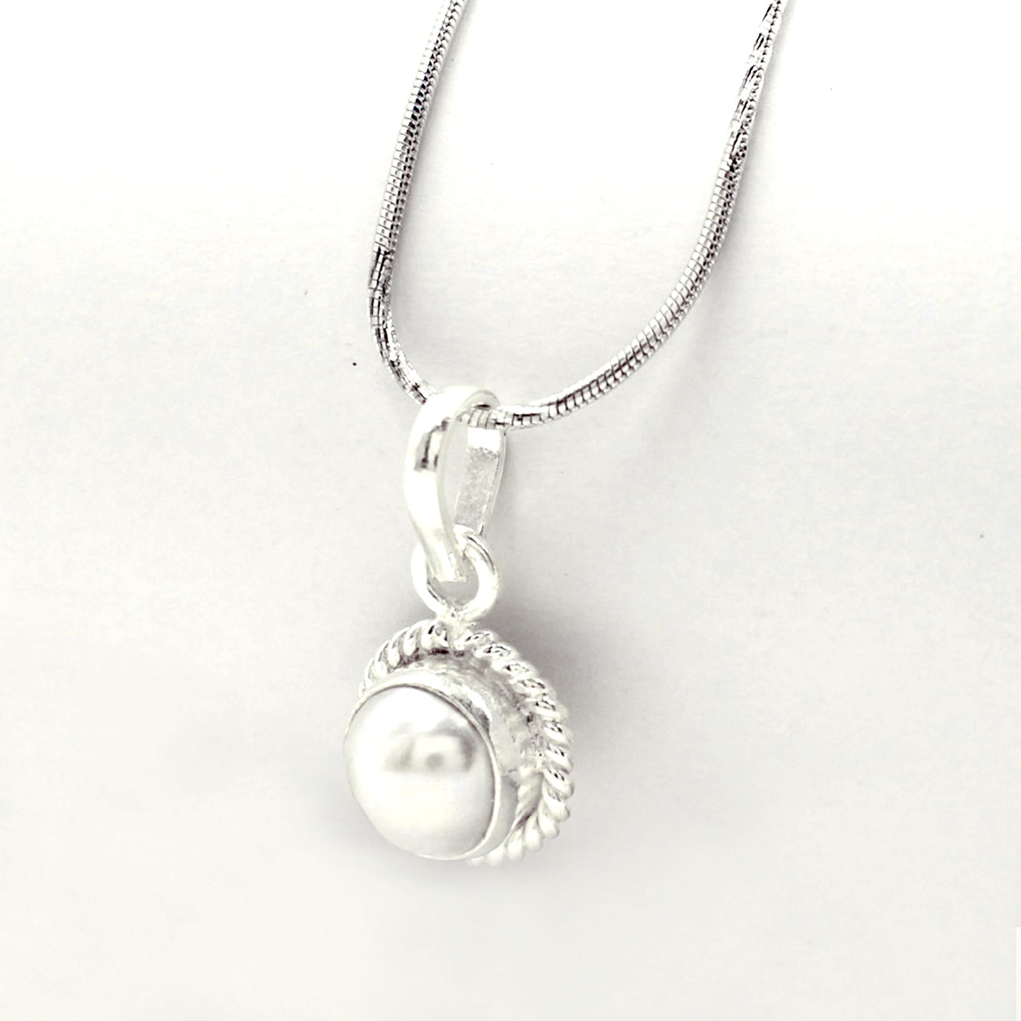Silver Pretty In Pearl Pendant