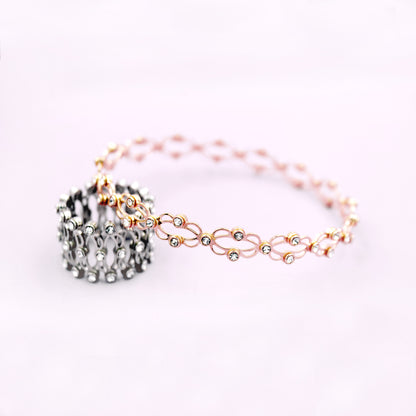 Supple Bracelet With Royal White Stone