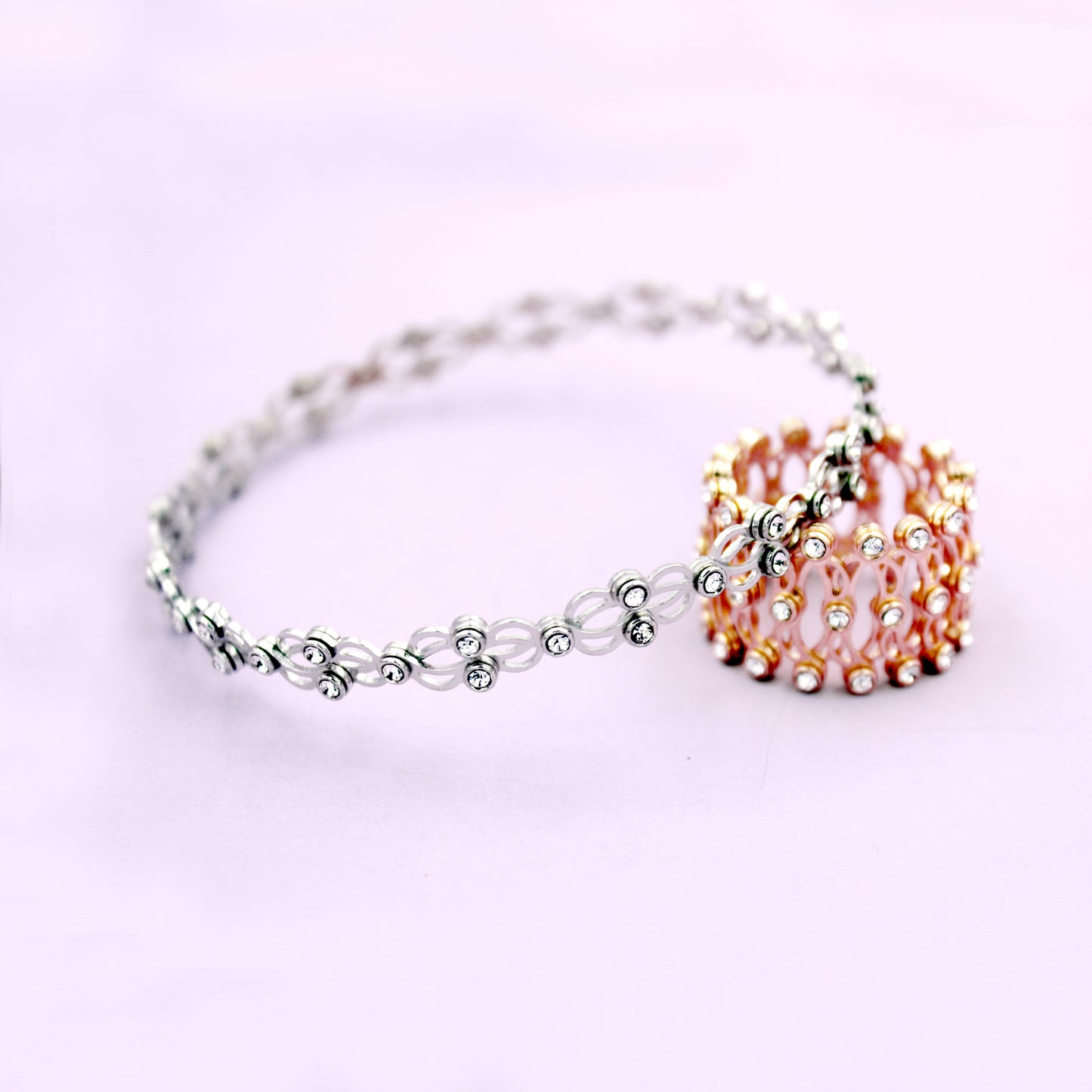 Supple Bracelet With Royal White Stone