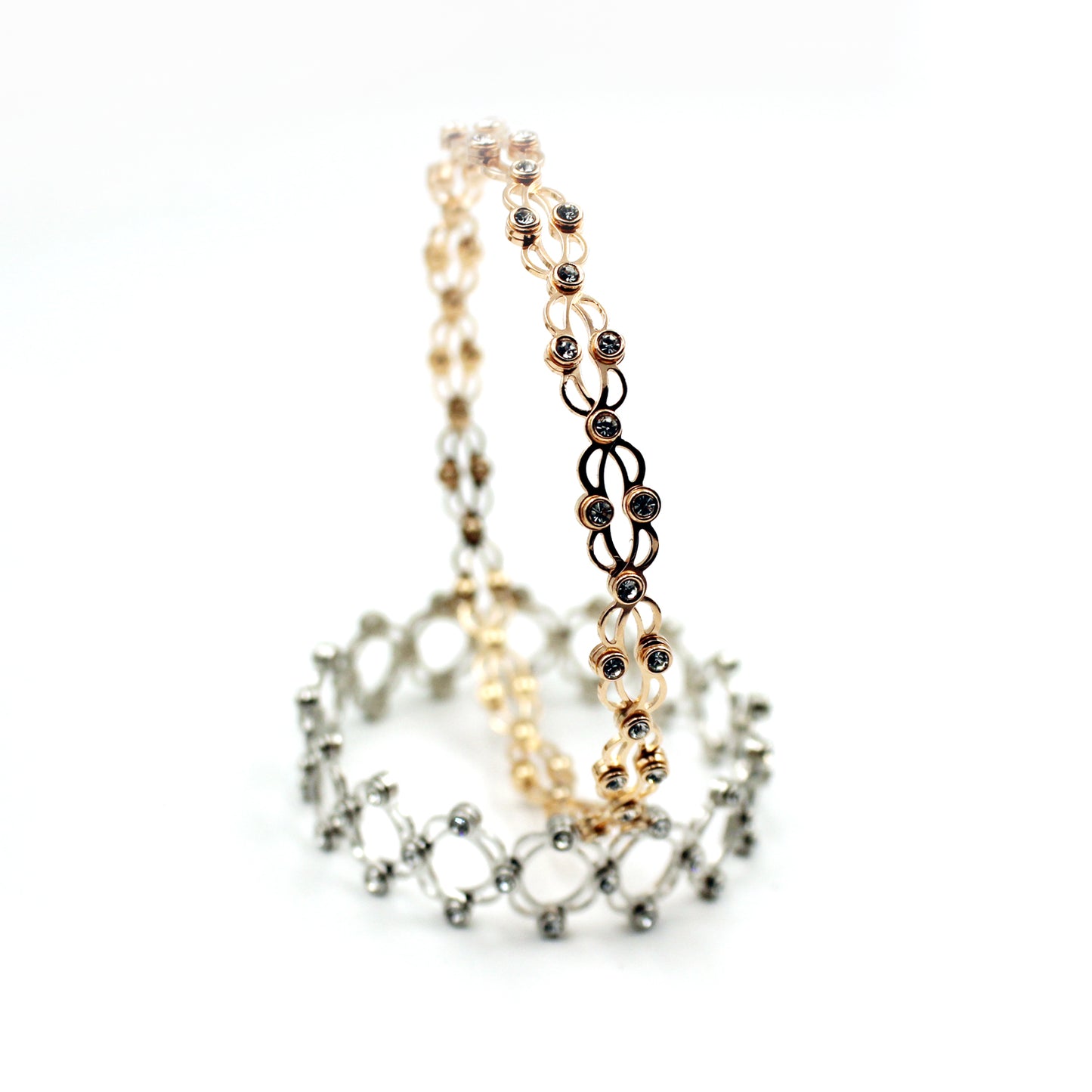 Supple Bracelet With Royal White Stone