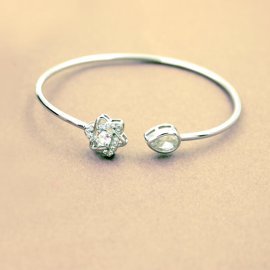 Studded Star Flower With Stone Mountain Deu Kada Bracelet