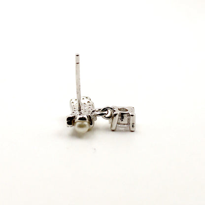 Shiny Stone And Pearl Earring